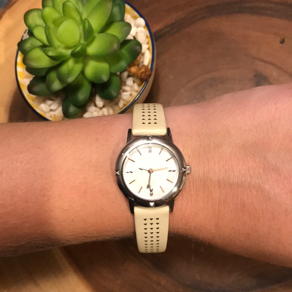 Great condition Stella & Dot watch, leather band!